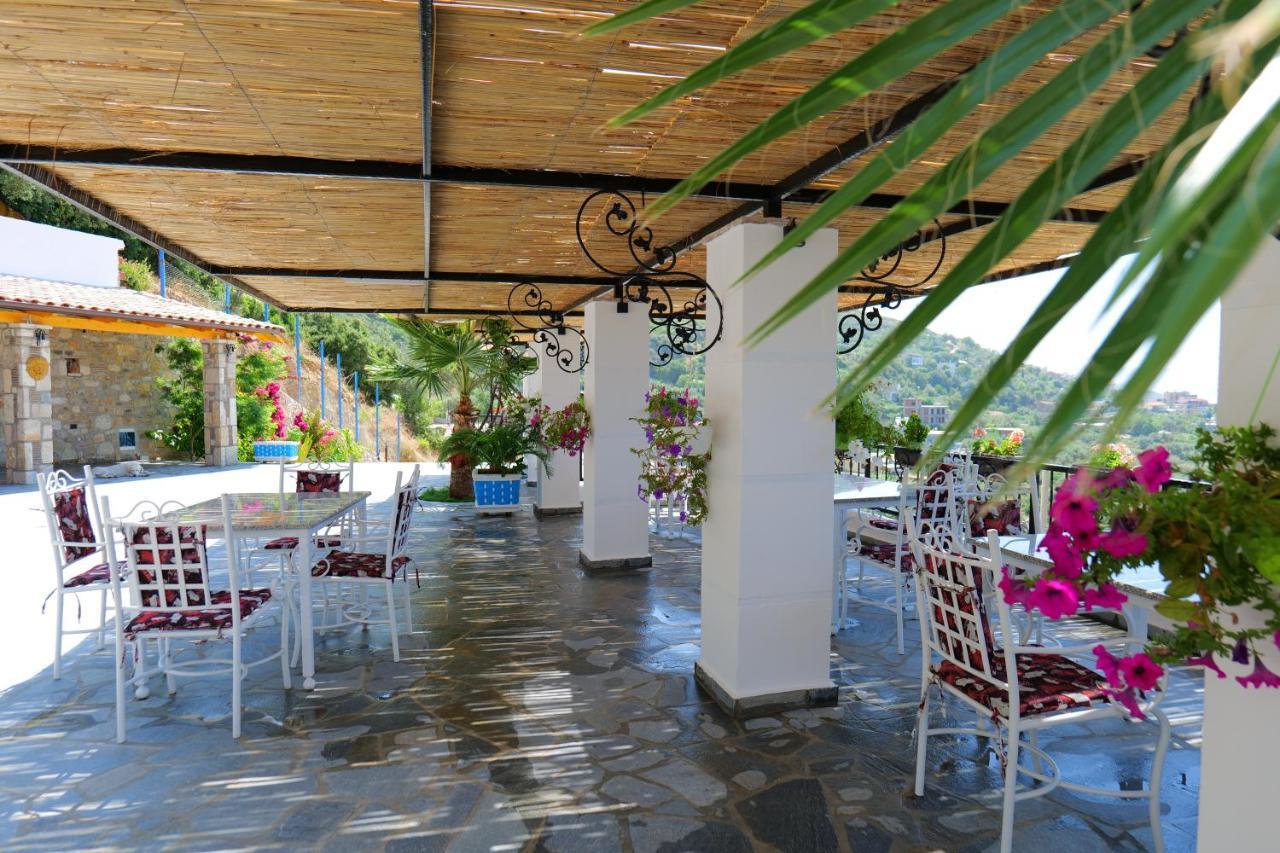 Vila Panorama Piqeras Bed & Breakfast ภายนอก รูปภาพ