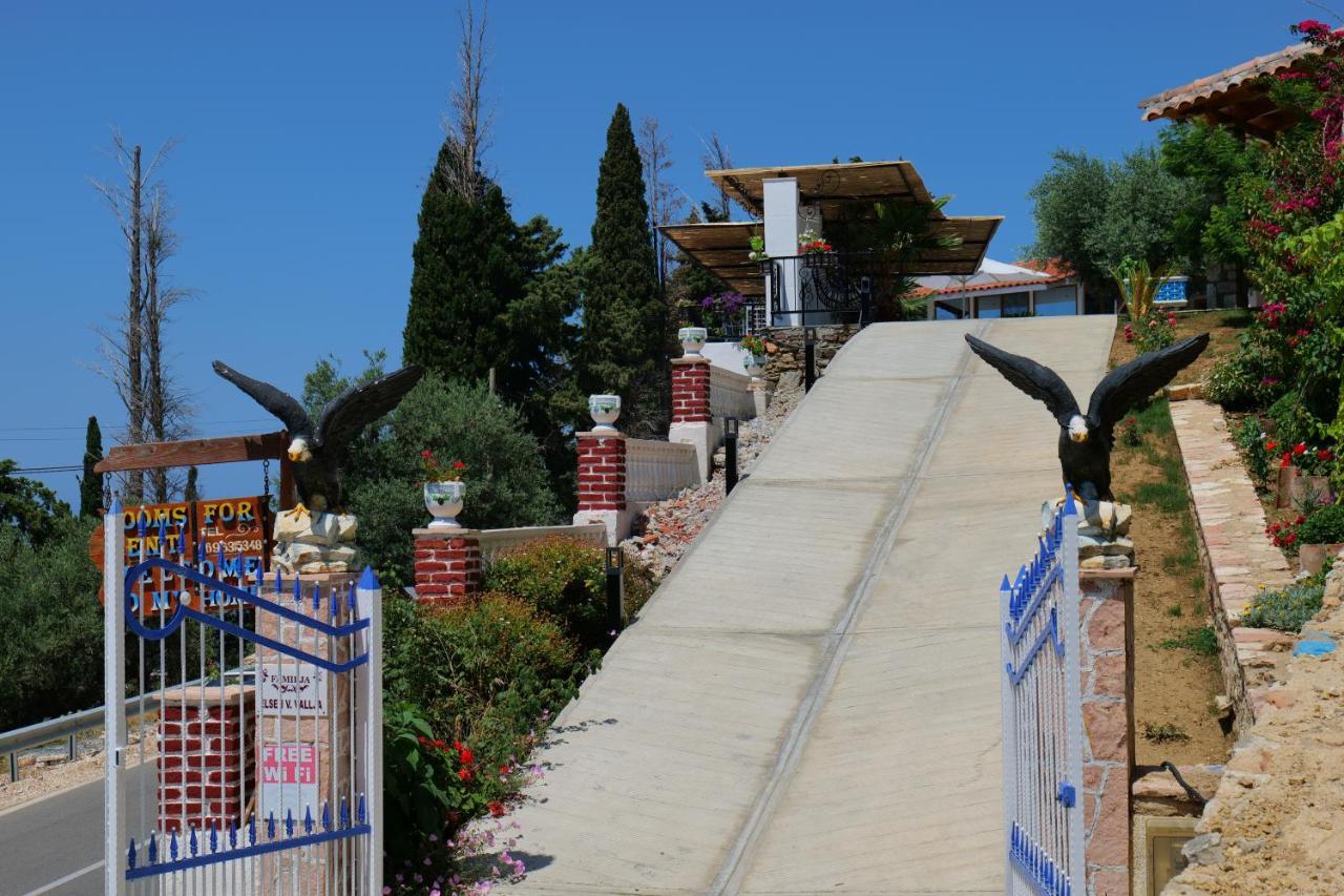 Vila Panorama Piqeras Bed & Breakfast ภายนอก รูปภาพ