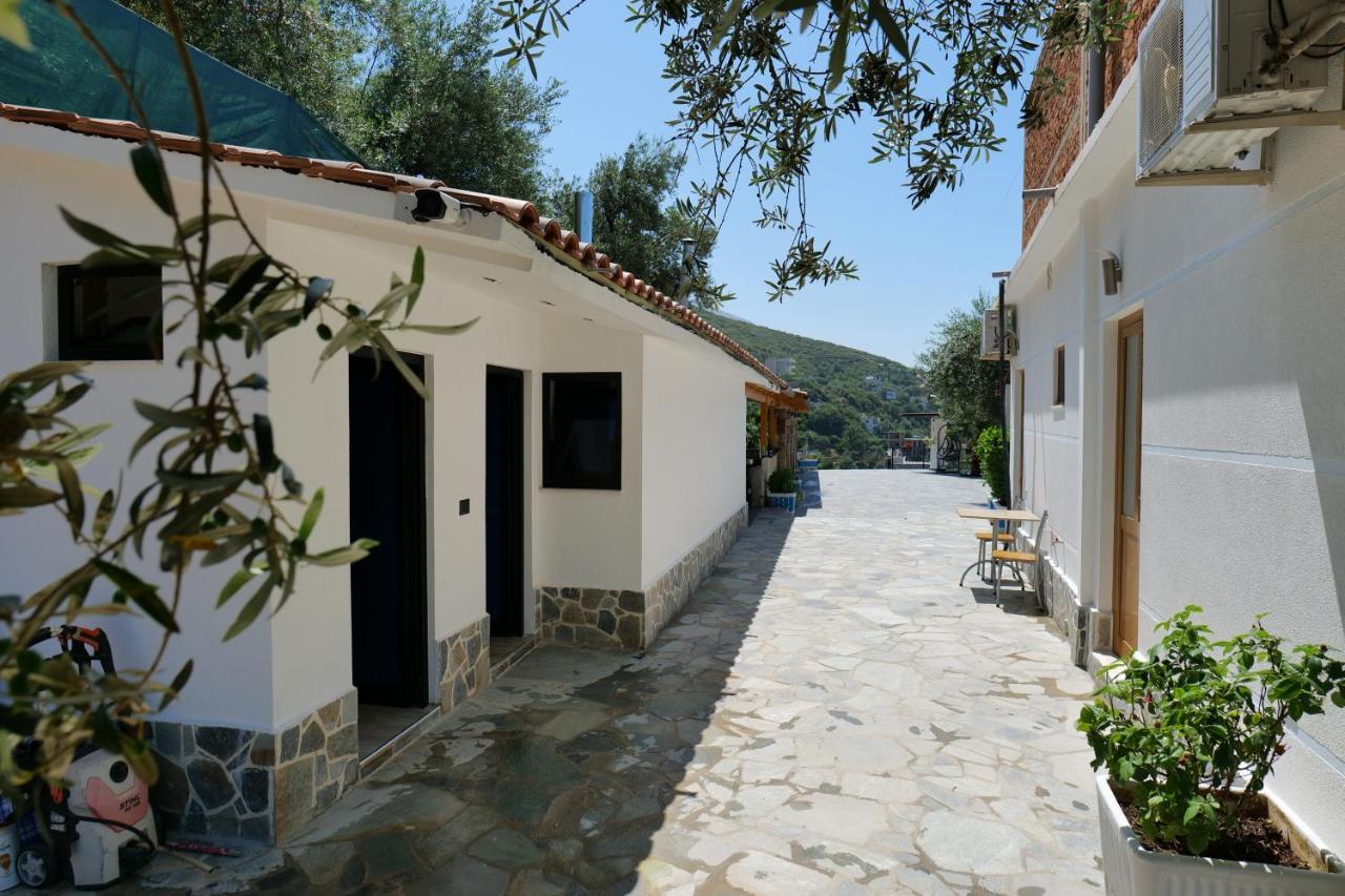 Vila Panorama Piqeras Bed & Breakfast ภายนอก รูปภาพ