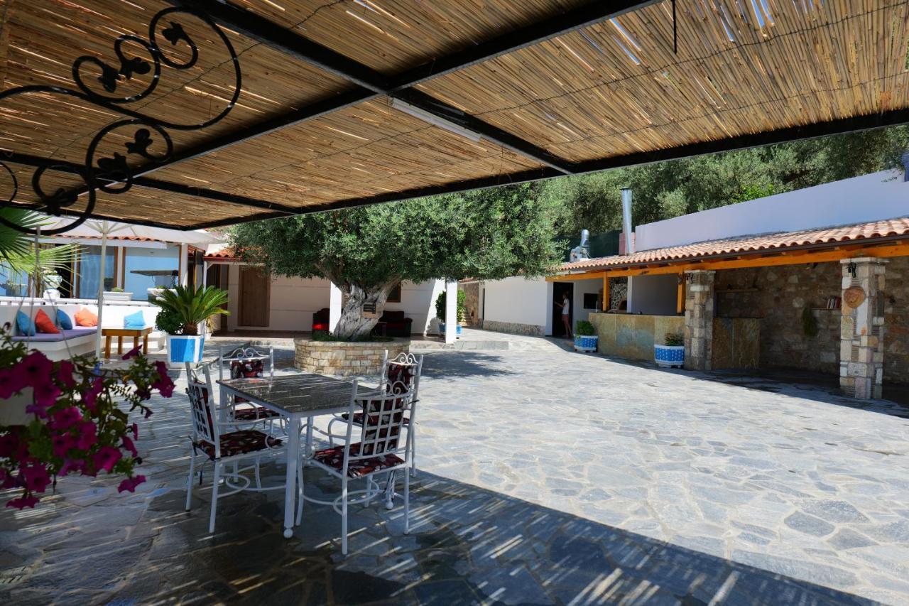 Vila Panorama Piqeras Bed & Breakfast ภายนอก รูปภาพ