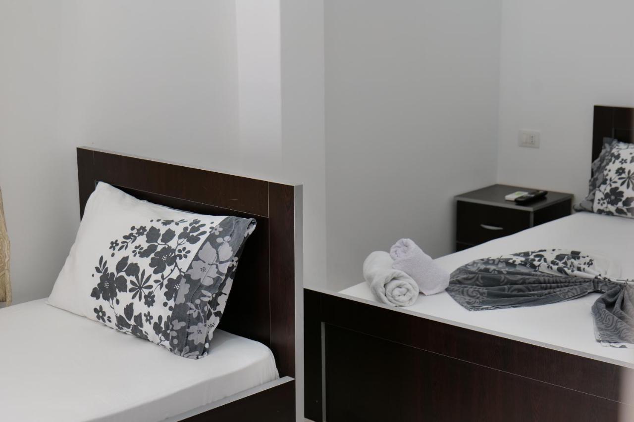 Vila Panorama Piqeras Bed & Breakfast ภายนอก รูปภาพ