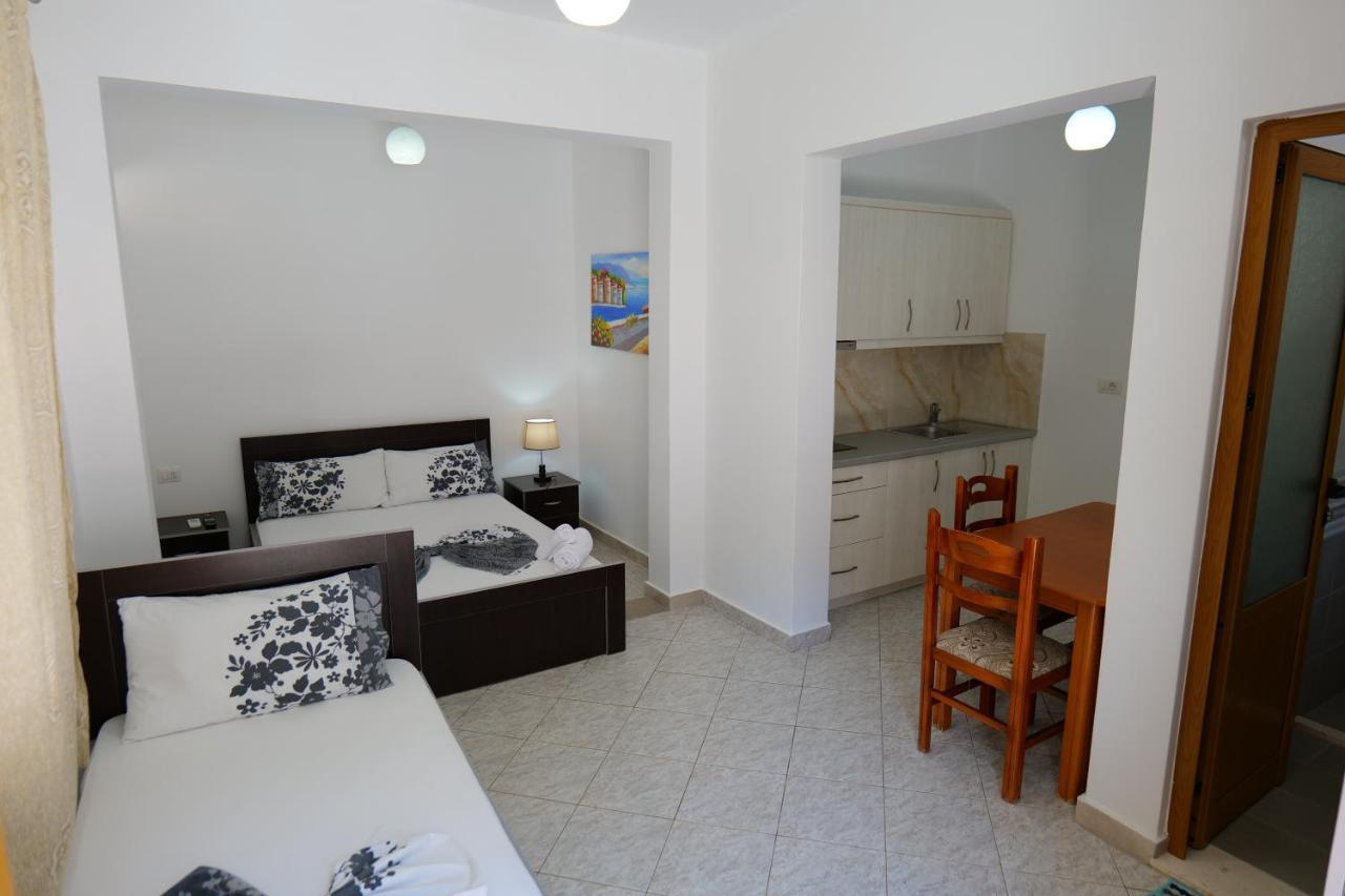 Vila Panorama Piqeras Bed & Breakfast ภายนอก รูปภาพ