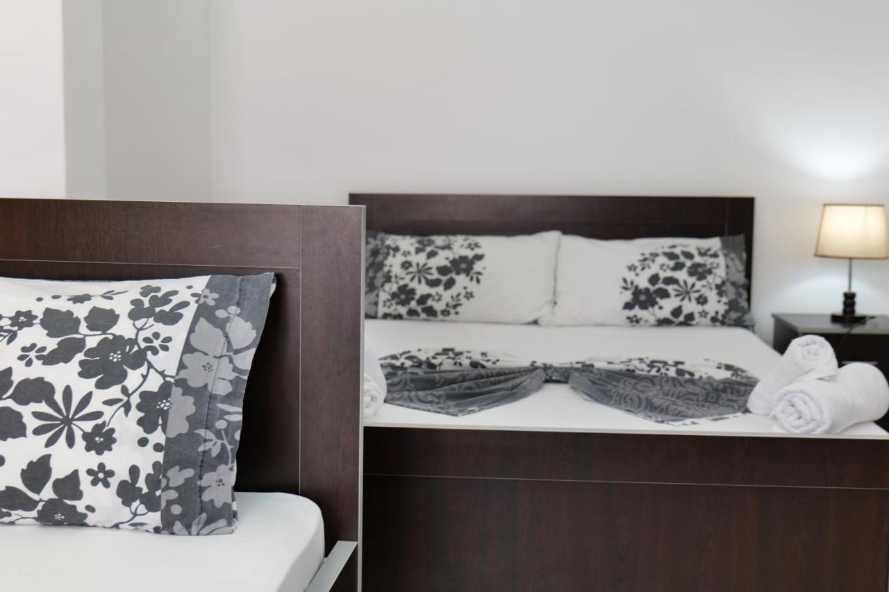 Vila Panorama Piqeras Bed & Breakfast ภายนอก รูปภาพ