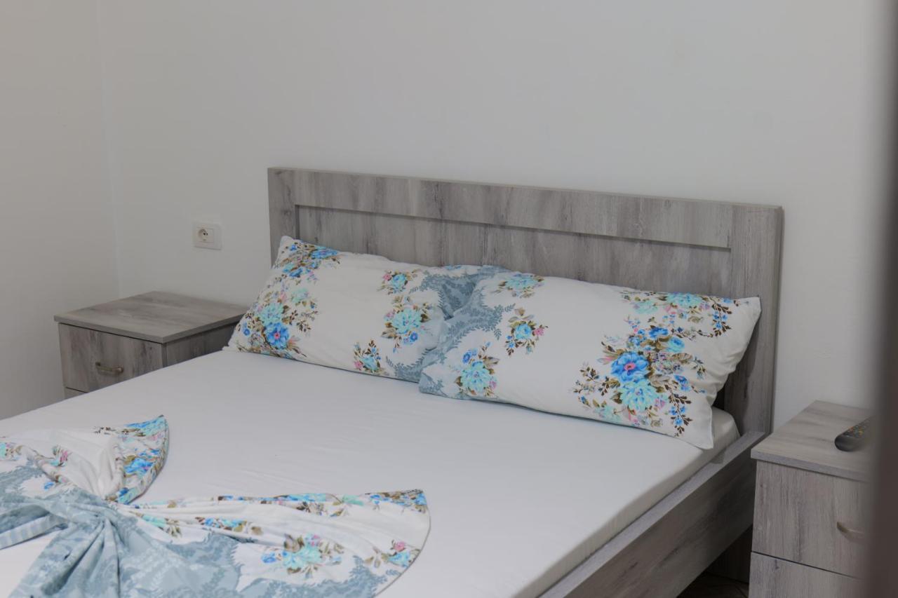 Vila Panorama Piqeras Bed & Breakfast ภายนอก รูปภาพ