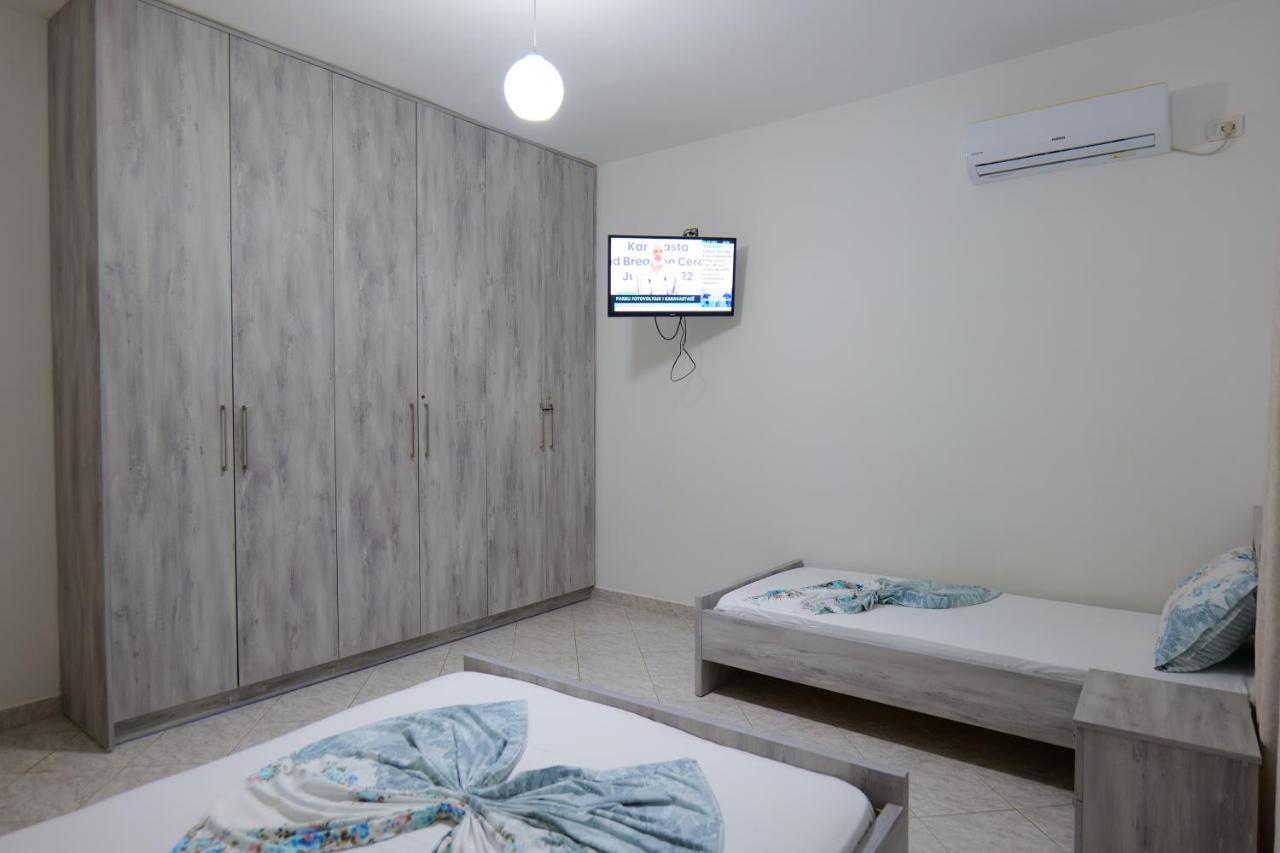 Vila Panorama Piqeras Bed & Breakfast ภายนอก รูปภาพ