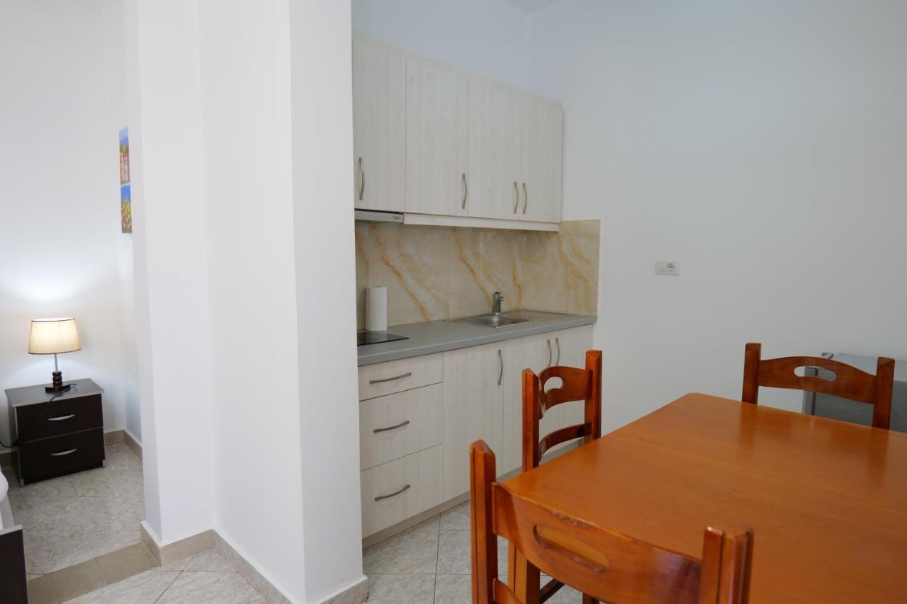 Vila Panorama Piqeras Bed & Breakfast ภายนอก รูปภาพ
