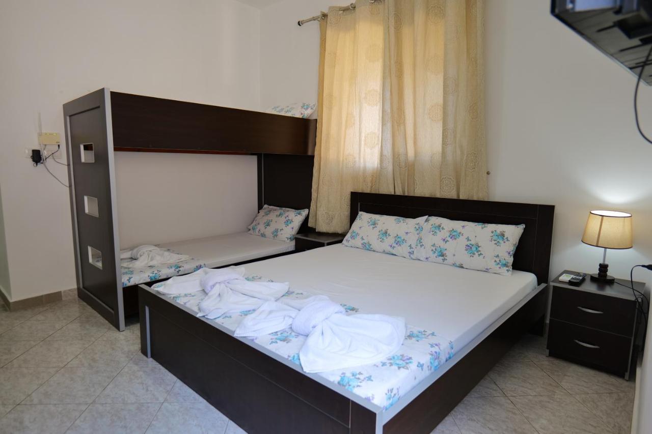Vila Panorama Piqeras Bed & Breakfast ภายนอก รูปภาพ