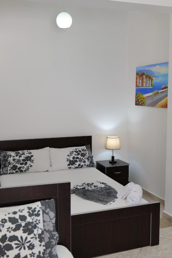 Vila Panorama Piqeras Bed & Breakfast ภายนอก รูปภาพ
