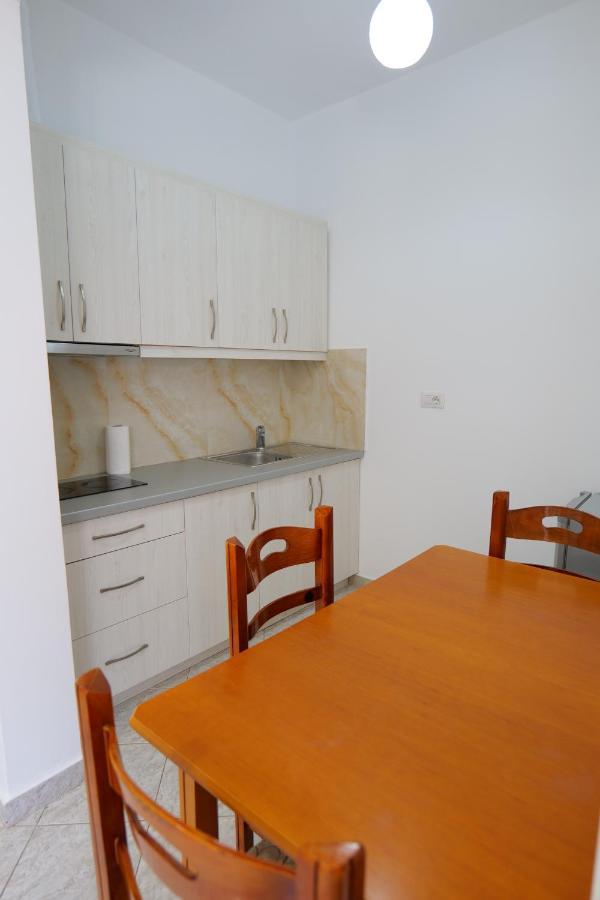 Vila Panorama Piqeras Bed & Breakfast ภายนอก รูปภาพ