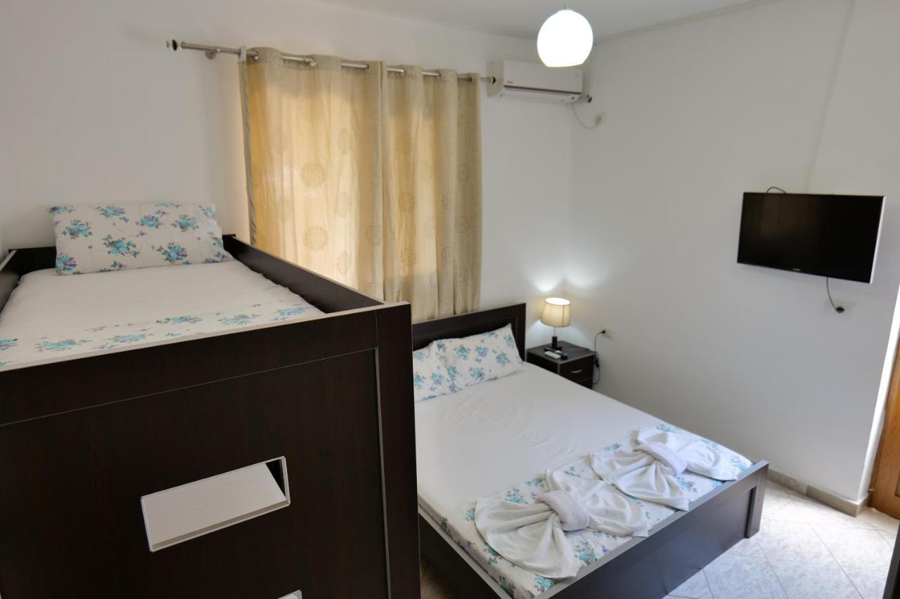 Vila Panorama Piqeras Bed & Breakfast ภายนอก รูปภาพ